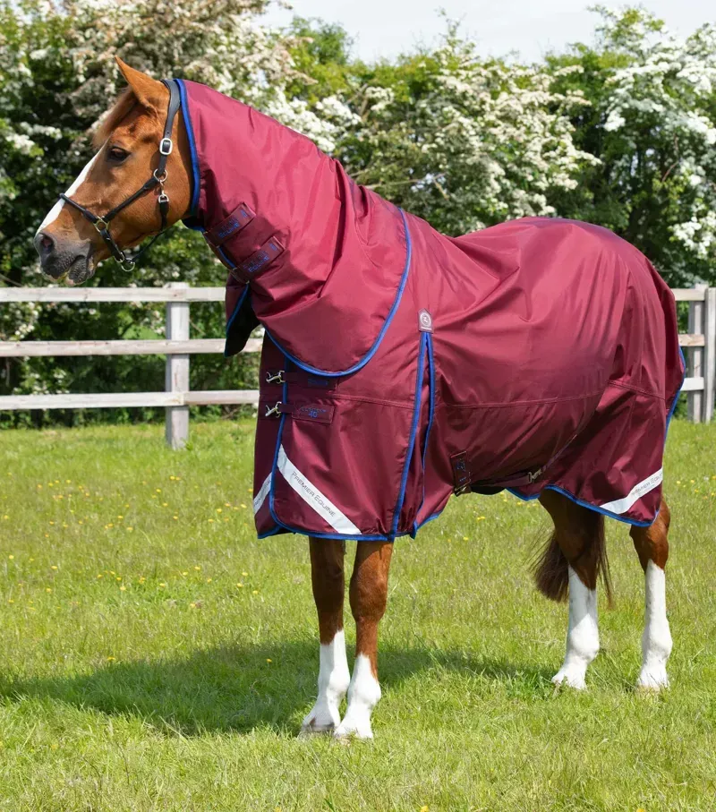 Premier Equine Buster 40g Turnout Rug With Classic Neck Cover in Burgundy