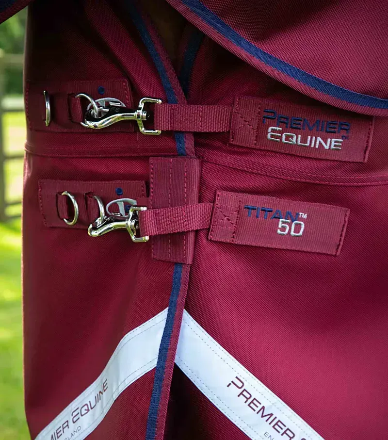 Premier Equine Titan 50g Turnout Rug With Classic Neck Cover in Burgundy-2