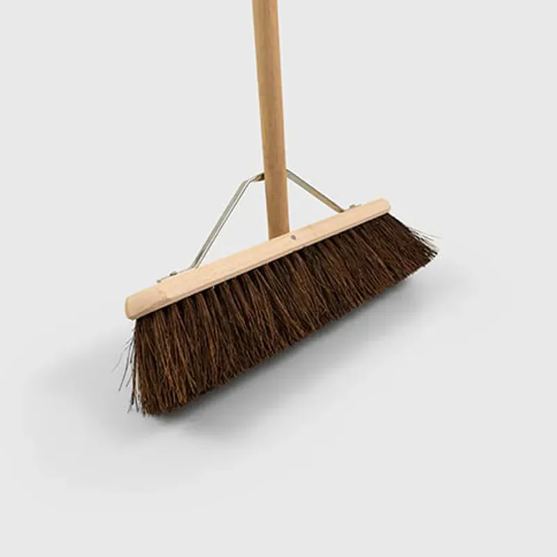 Hillbrush Bahia Mix 18in Platform Broom w/Handle in Brown