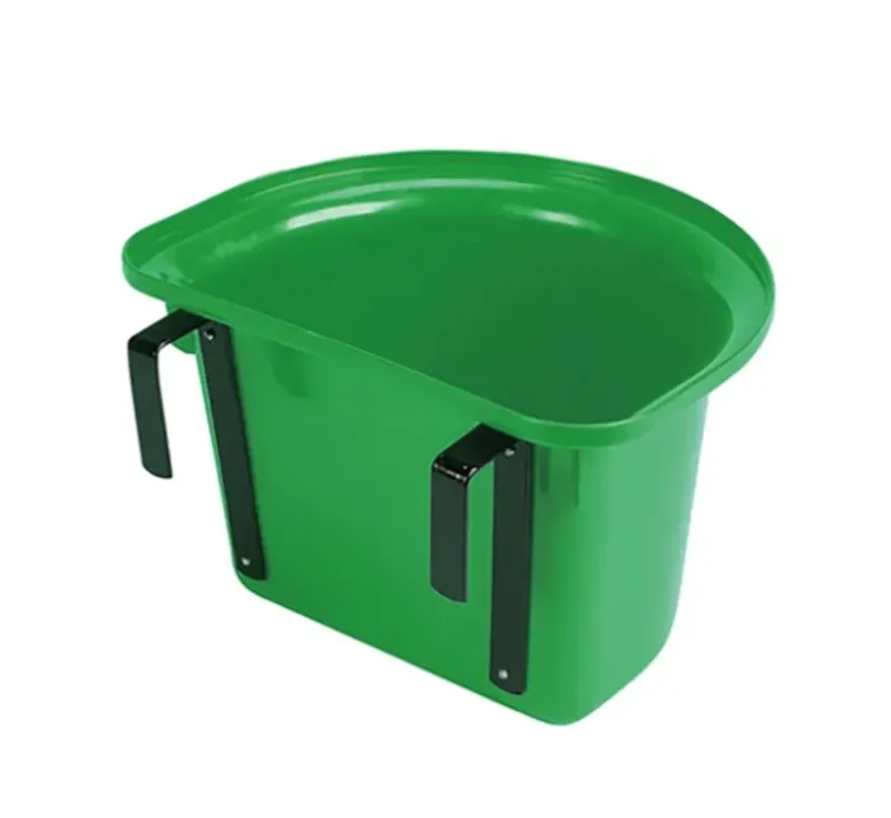 Stubbs Plastic Portable Manger in Green