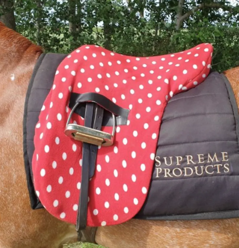 Supreme Products Ride On Dotty Fleece Saddle Cover in Rosette Red