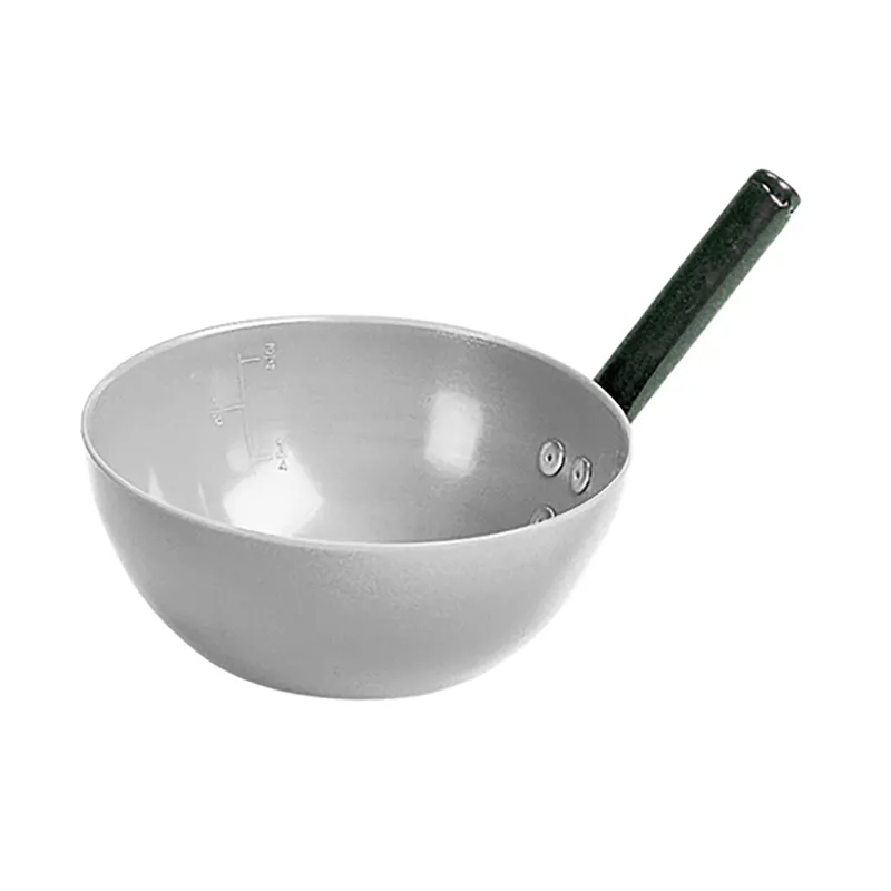 Stubbs Plastic Feed Scoop In White