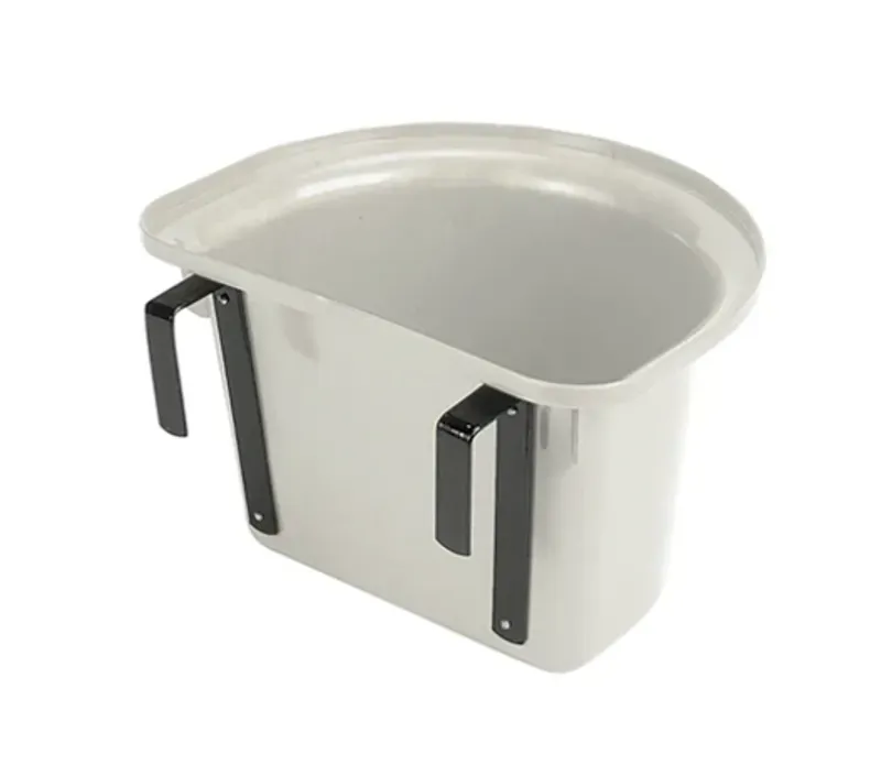 Stubbs Plastic Portable Manger in White